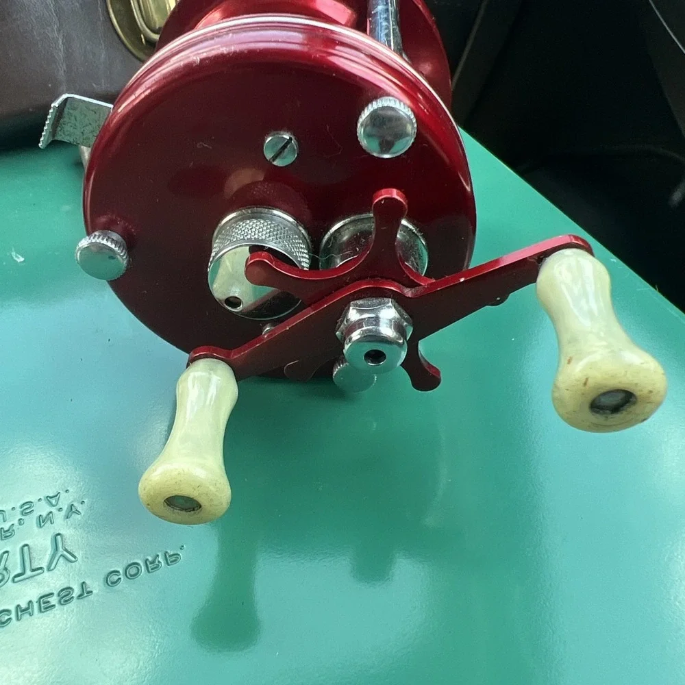ABU Ambassadeur 5000 Casting Reel Red Vintage with Original Case Sweden